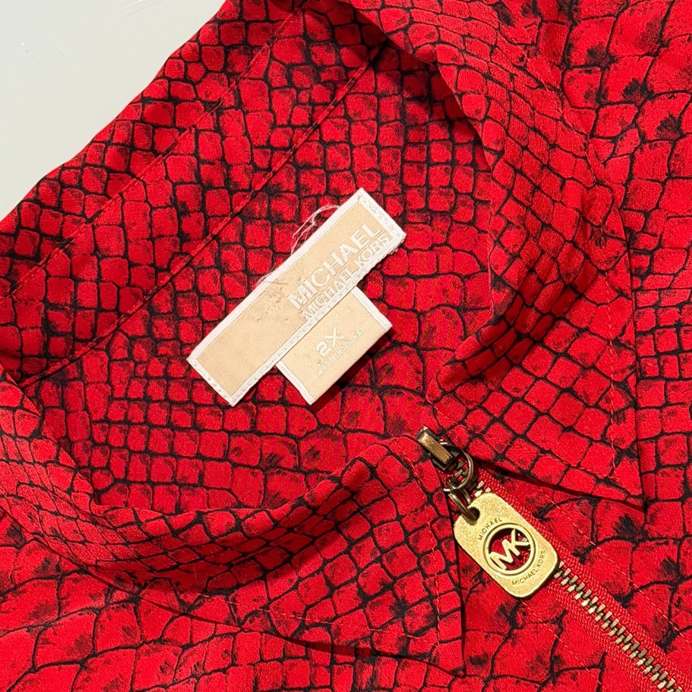 Michael Kors Zip Front Shirt Womens 2X Red Bold Reptile Pattern Roll Tab Blouse